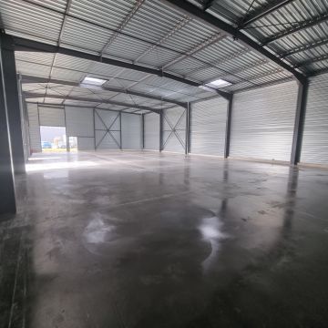 Construction d'une surface commerciale, de  stockage et de bureaux 